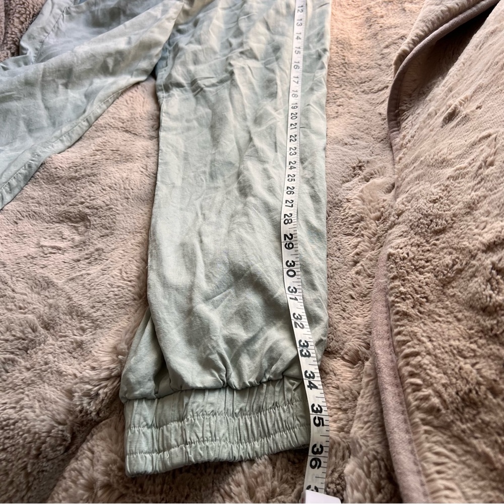 Cloth and stone - Picture 6 of 10